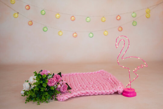 Beautiful summer decorations for a toddler photo session in a photo studio