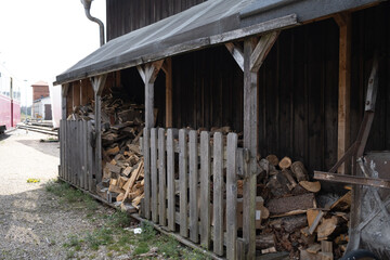Holzunterstand