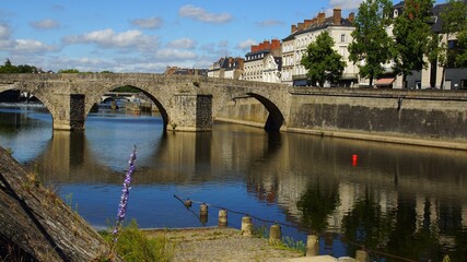 Fototapeta premium Vieux pont de Laval ( France )