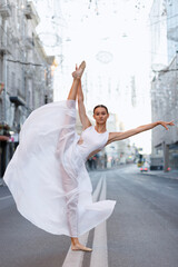 dancer ballerina in pointes in the city © BartLoveyou