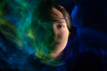 Fototapeta premium lightpainting portrait, new art direction, long exposure photo without photoshop, light drawing at long exposure
