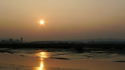 Fototapeta premium Sunset landscape of the Taipei bridge area