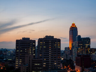 Fototapeta premium Sunset high angle view of the Taipei cityscape