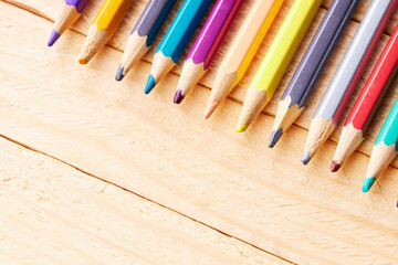 Obraz premium education and creativity concept. color variation. colored pencils over wooden desk background