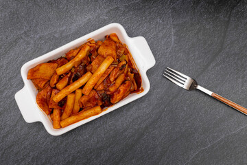 매콤하고 맛있는 떡볶이 - 한국의 국민 간식