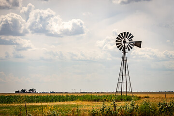 An old windmill in the dry plains of Texas, USA. © Get Lost Mike