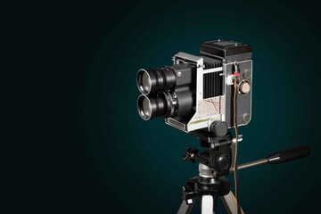 Analogkamera alt Kamera retro freigestellt petrol trükis Mittelformat Film Stativ Studio...
