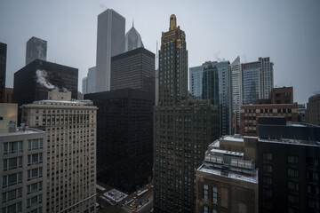 Fototapeta na wymiar Chicago Skyline during Cloudy Weather with tall buildings and skyscapers 