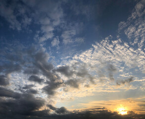夕焼けとちぎれ雲