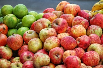Red apple, fruit, food, red, apples, fresh, healthy, market, ripe, agriculture, sweet, organic, delicious, diet, freshness, group, fruits, vegetarian, green, color, natural, nature, juicy, nutri