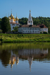 Вид на Гороховец в противоположного берега Клязьмы. Набережная, собор, колокольня.