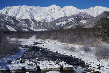Fototapeta premium Mountains covered by snow in Japanese alps, Hakuba, Japan 