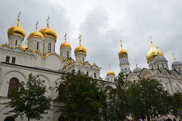 Fototapeta na wymiar Eglise à bulbes dorés du Kremlin à Moscou, Russie