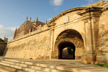 puerta del Tren, Portella moderna, integrada dentro del último recinto renacentista fortificado de Palma de Mallorca, que data de 1785, palma, mallorca, islas baleares, españa, europa