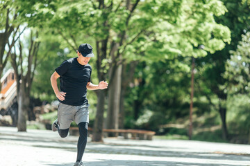ランニングする男性
