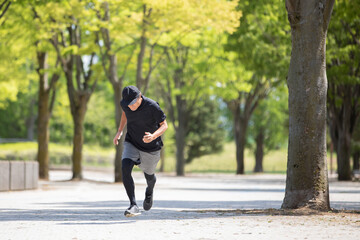 ランニングする男性

