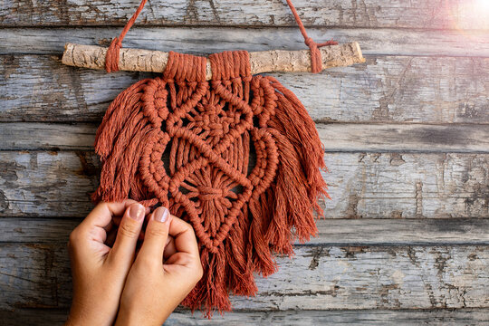 Weaving macrame at home