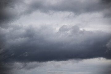 Obraz premium dark grey rainy cumulus clouds