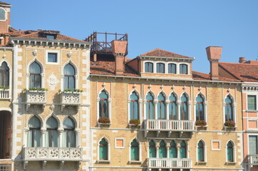 Fototapeta na wymiar historical architecture typical of Venetian palaces
