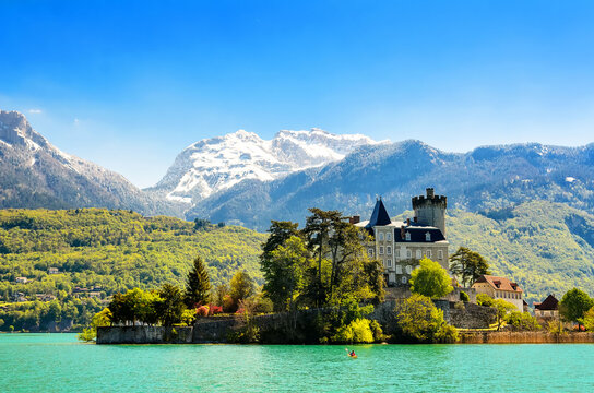 Lake Annecy, a view of the Duingt Castle (Ch&acirc;teau de Duingt) and the surrounding French Alps. France