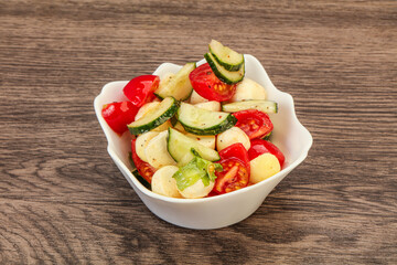 Salad with vegetables and mozzarlla