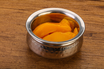 Sweet mango slices in syrop