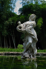 Fototapeta premium Estátua no parque das águas em são lourenço, minas gerais, brasil - Dezembro 2019