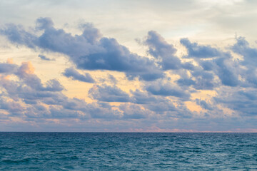 Fototapeta na wymiar Colorful dramatic sky with cloud over ocean