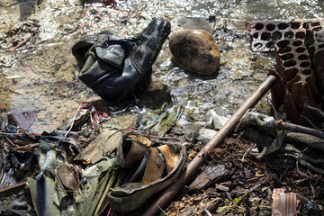 degrado e sporcizia dopo un disastro