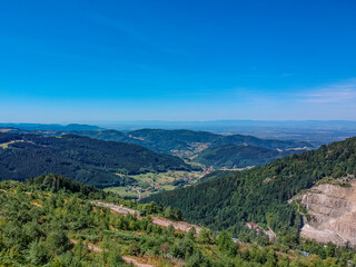 Fototapeta na wymiar Luftaufnahmen von deutschen Wäldern