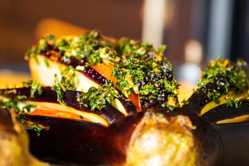 Gesunde Ernährung - vegetarisches Aubergine Gericht