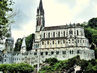 Obraz premium The Basilica in Lourdes