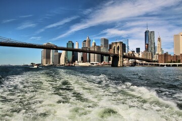 brooklyn bridge and manhattan skyline