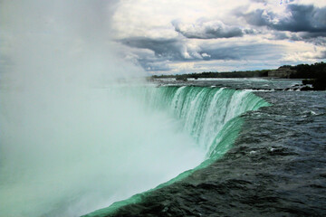 niagara falls in the summer