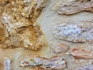 Mur composé de pierres irrégulières