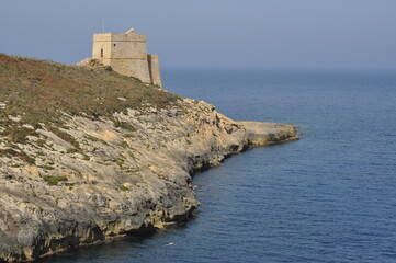 Fototapeta na wymiar Ruined building by the sea
