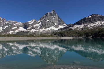 Naklejka premium Marvellous views of the majestic mountains among the snow-capped Alps.