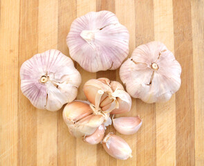 raw garlic on a wooden plank