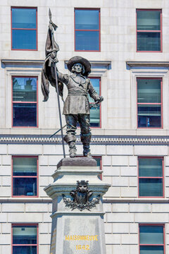 Paul Chomedey de Maisonneuve Monument Place d'Armes Montreal Qu&eacute;bec Canada