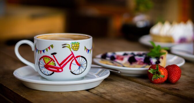 exquisito Latte con kuchen de arandano