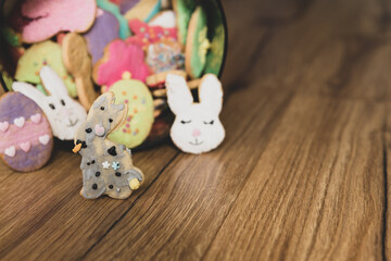 Ostern, buntes süßes Gebäck Hase und Co.