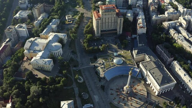Maidan Nezalezhnosti square top view. Independence monument Berehynia in Kyiv. Hotel Ukraina aerial view 4k