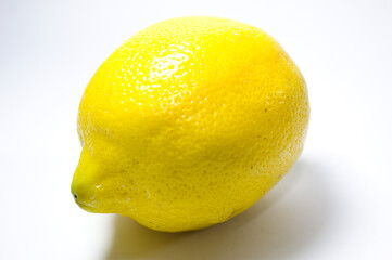 Limão do Brasil com fundo branco