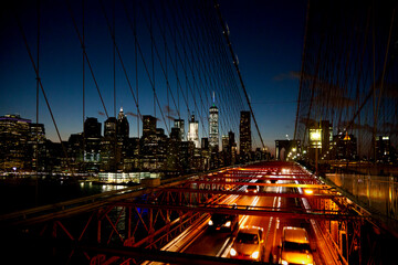 Obraz na płótnie Canvas Night view of Brooklyn bridge and Manhattan
