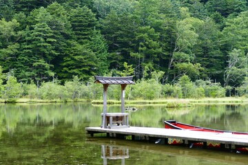日本の上高地の明神池の穂高