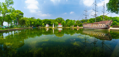 Fototapeta na wymiar Summer scenery of Wuhan East Lake Scenic Spot
