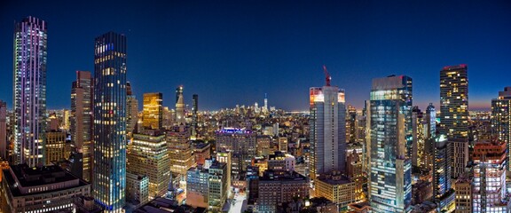 Fototapeta na wymiar New York City Manhattan skyline at dusk