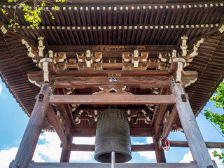 日本の寺の鐘楼