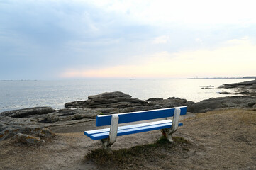 Fototapeta na wymiar Empty wooden blue bench at the seashore