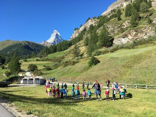 マッターホルンと子供たち